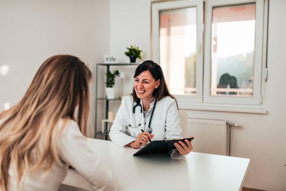 Les Émirats Arabes Unis acceptent-ils les médecins étrangers ?