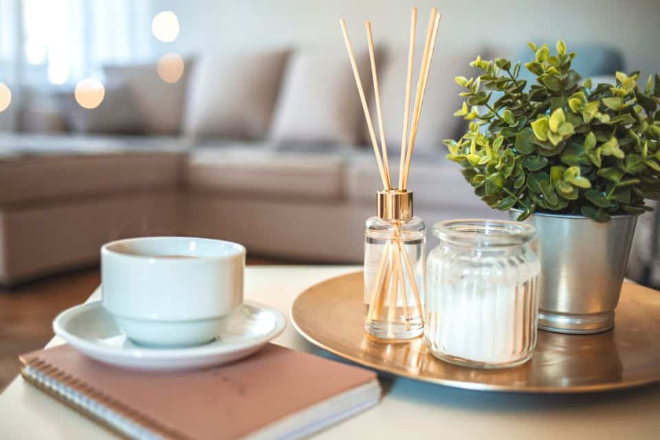 Parfum d’ambiances : comment associer plusieurs fragrances sans saturer l’air ? 