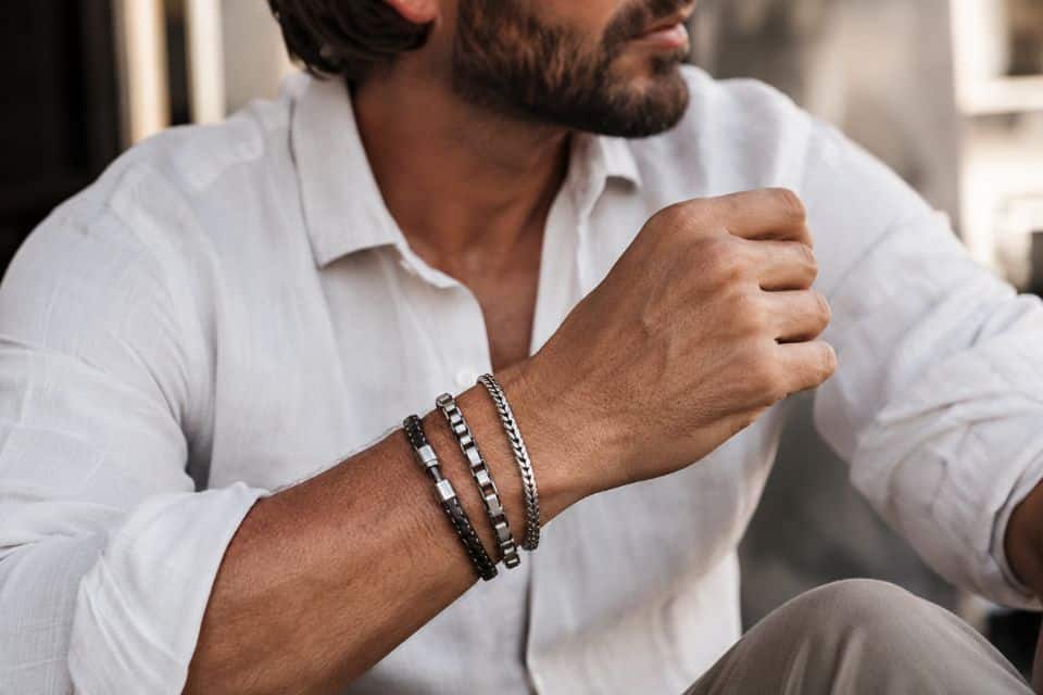 Bracelet en cuir, acier ou argent : quel style d’homme êtes-vous ?