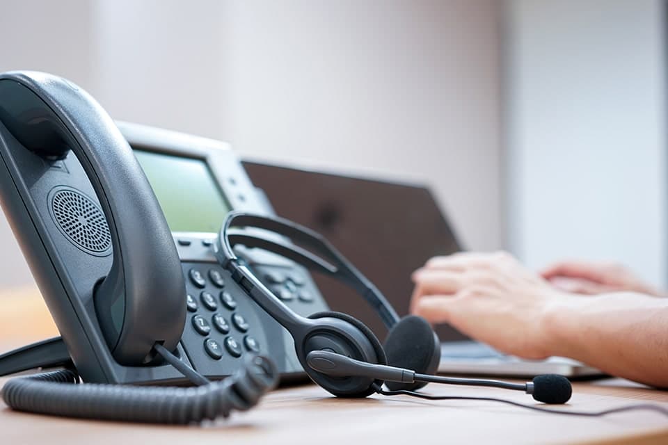 Votre call center multi-services basé en France pris en charge par CallandCom