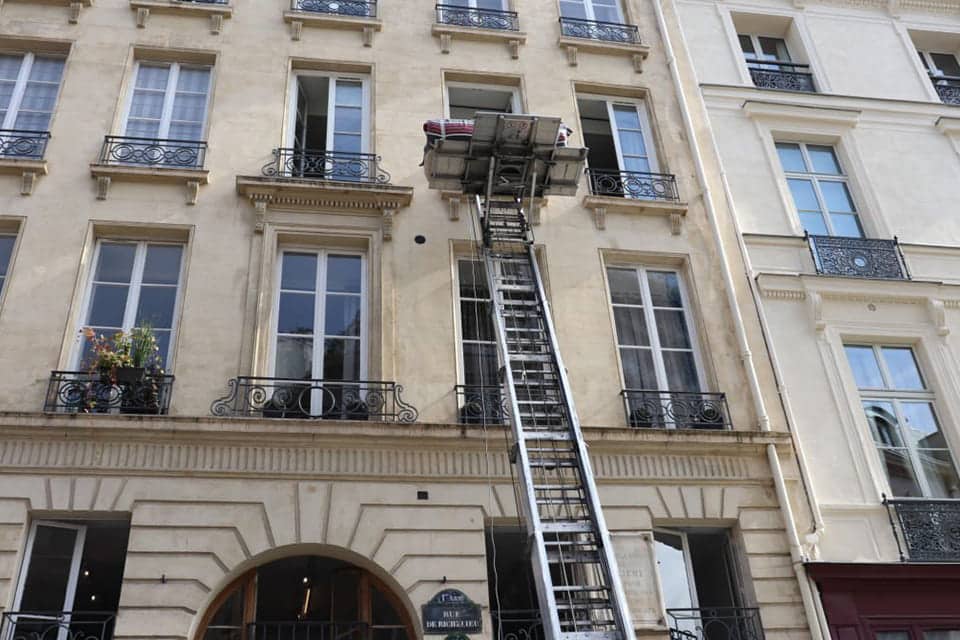 Le monte-meuble : un indispensable à Paris pour tous déménagements en hauteur