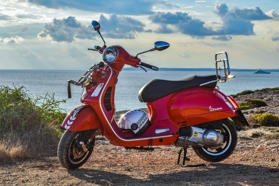 Pourquoi la location de scooter est le meilleur moyen de visiter Les Saintes ?