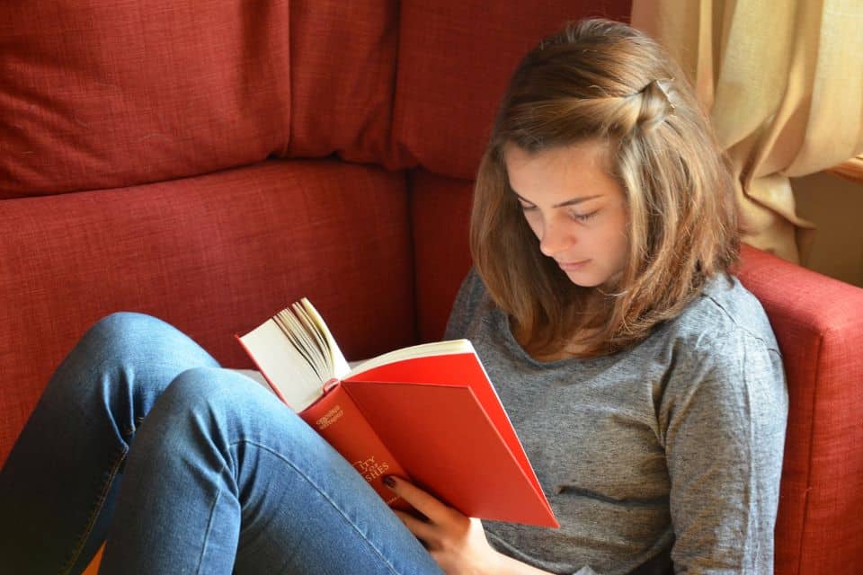 Votre ado déteste lire les classiques : voici un plan B qui fonctionne !