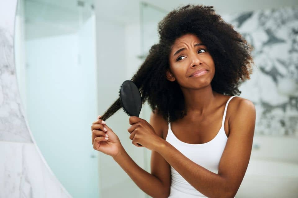 Comment créer une routine capillaire adaptée à ses cheveux afro naturels