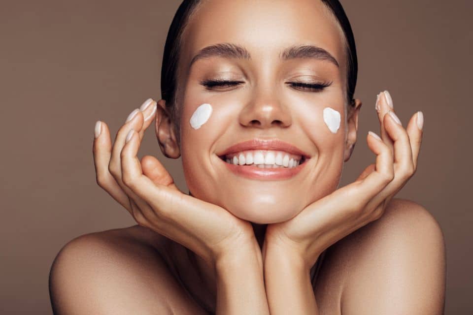 Pourquoi intégrer un sérum antioxydant à sa routine visage ?