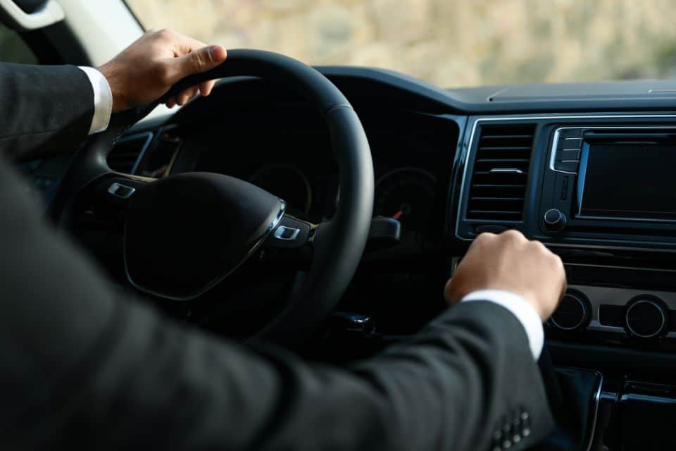 Les avantages d’un chauffeur VTC à Nantes pour vos transferts aéroport